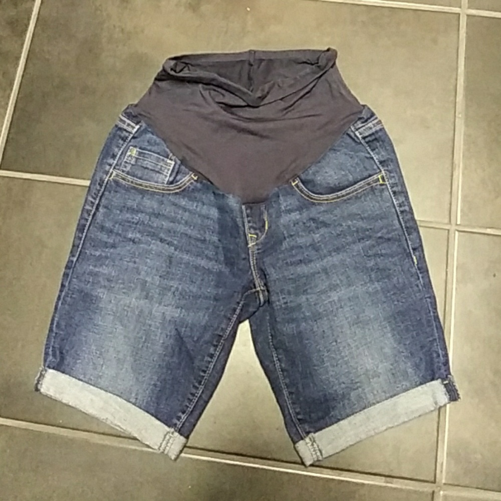 Old Navy Maternity jean shorts size 2